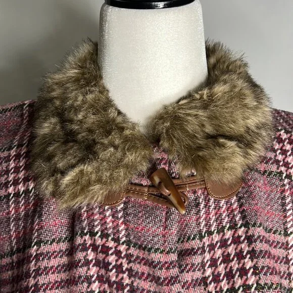 St. Bernard Plaid Gingham Cape Faux Fur Collar - Picture 2 of 10